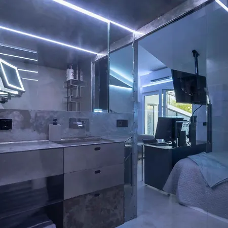 Apartman Iron House - Penthouse With Bathtub In Golden Mile & Bridge *