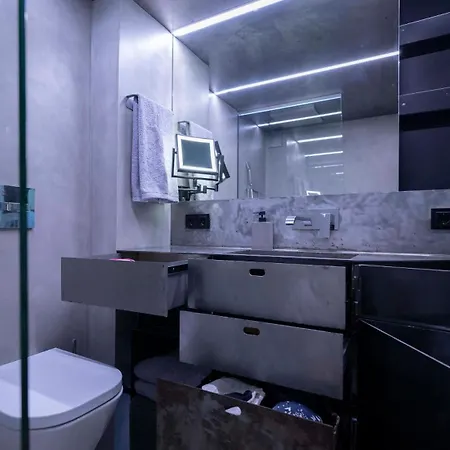Iron House - Penthouse With Bathtub In Golden Mile & Bridge Apartman