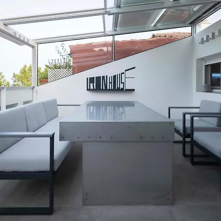 Apartman Iron House - Penthouse With Bathtub In Golden Mile & Bridge