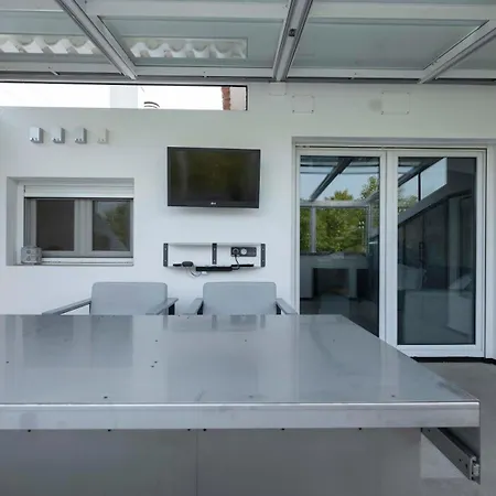 Iron House - Penthouse With Bathtub In Golden Mile & Bridge Apartman *