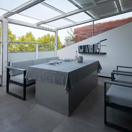 Iron House - Penthouse With Bathtub In Golden Mile & Bridge