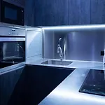 Iron House - Penthouse With Bathtub In Golden Mile & Bridge Apartment