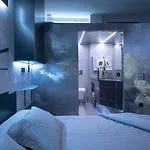 Iron House - Penthouse With Bathtub In Golden Mile & Bridge Apartment *