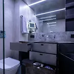Iron House - Penthouse With Bathtub In Golden Mile & Bridge Apartment