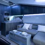 Iron House - Penthouse With Bathtub In Golden Mile & Bridge Apartment