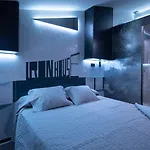 Iron House - Penthouse With Bathtub In Golden Mile & Bridge Apartment *
