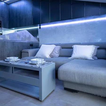 Iron House - Penthouse With Bathtub In Golden Mile & Bridge Apartment *