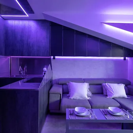 Iron House - Penthouse With Bathtub In Golden Mile & Bridge Апартаменти