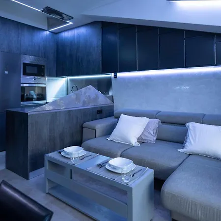 Iron House - Penthouse With Bathtub In Golden Mile & Bridge Апартаменти