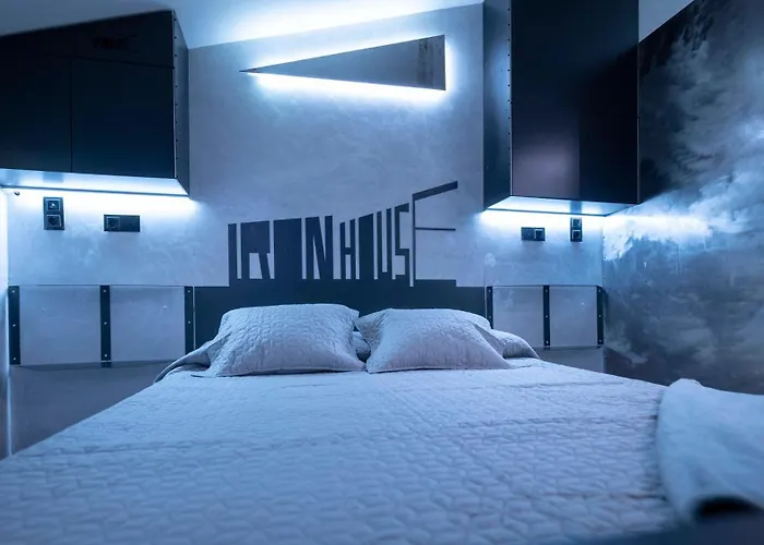 아파트 Iron House - Penthouse With Bathtub In Golden Mile & Bridge 마르베야