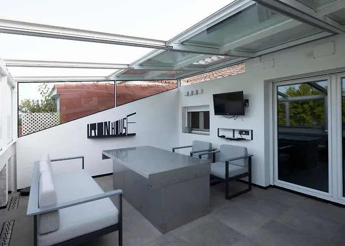 Iron House - Penthouse With Bathtub In Golden Mile & Bridge