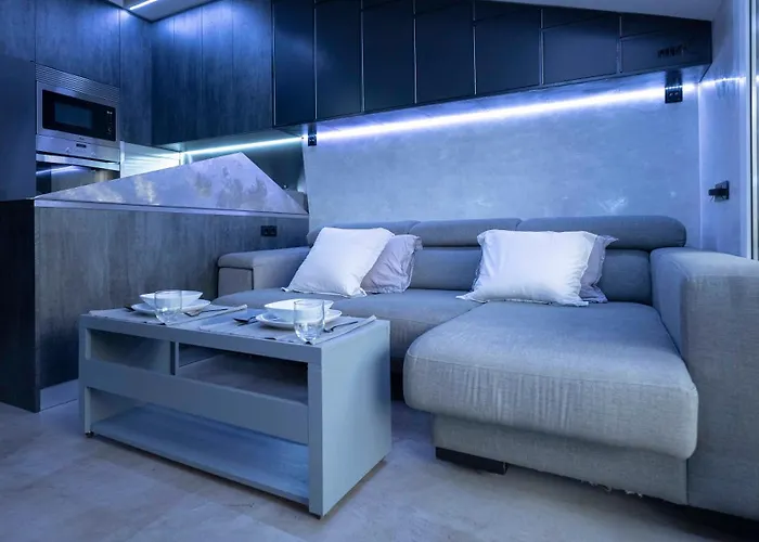 Iron House - Penthouse With Bathtub In Golden Mile & Bridge شقة *