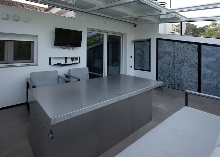 Iron House - Penthouse With Bathtub In Golden Mile & Bridge