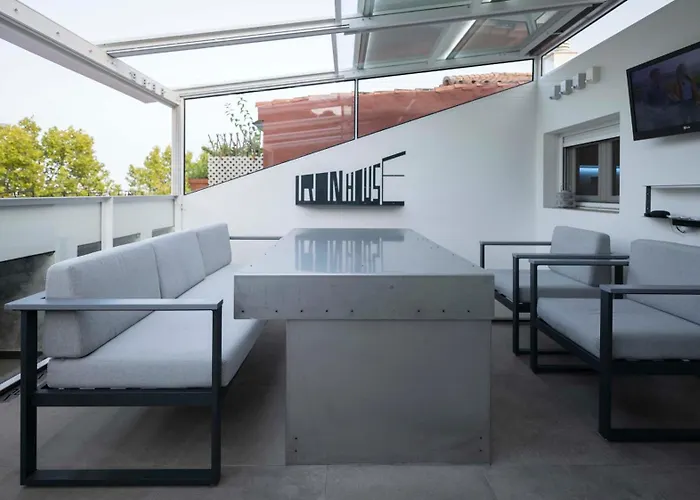 아파트 Iron House - Penthouse With Bathtub In Golden Mile & Bridge