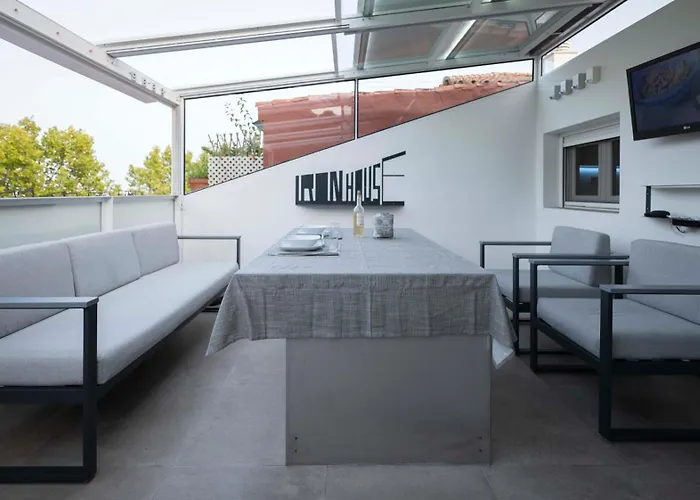 Iron House - Penthouse With Bathtub In Golden Mile & Bridge شقة *