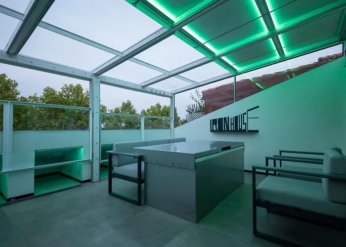 아파트 Iron House - Penthouse With Bathtub In Golden Mile & Bridge