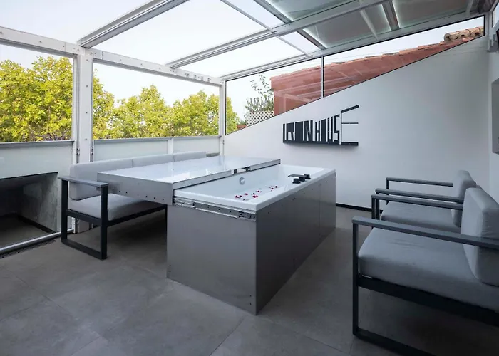 Iron House - Penthouse With Bathtub In Golden Mile & Bridge *