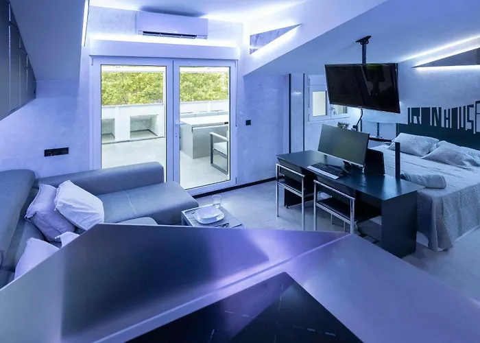 아파트 Iron House - Penthouse With Bathtub In Golden Mile & Bridge *