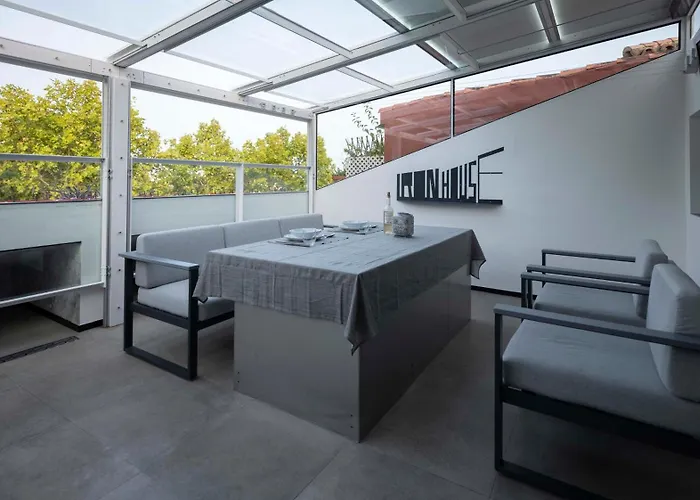 Iron House - Penthouse With Bathtub In Golden Mile & Bridge