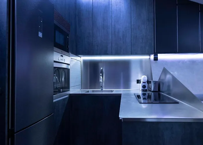 아파트 Iron House - Penthouse With Bathtub In Golden Mile & Bridge 마르베야