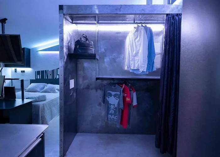 شقة Iron House - Penthouse With Bathtub In Golden Mile & Bridge *