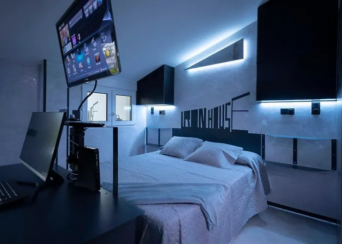 Iron House - Penthouse With Bathtub In Golden Mile & Bridge