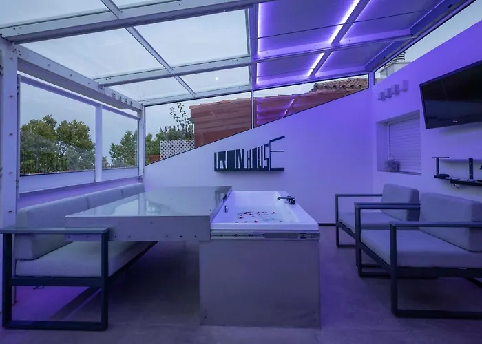 Iron House - Penthouse With Bathtub In Golden Mile & Bridge شقة *