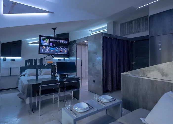 아파트 Iron House - Penthouse With Bathtub In Golden Mile & Bridge 마르베야