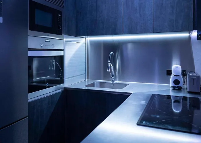Iron House - Penthouse With Bathtub In Golden Mile & Bridge Apartment