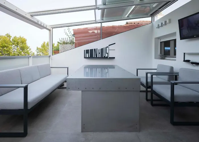 Iron House - Penthouse With Bathtub In Golden Mile & Bridge Apartment