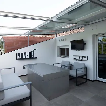 Iron House - Penthouse With Bathtub In Golden Mile & Bridge