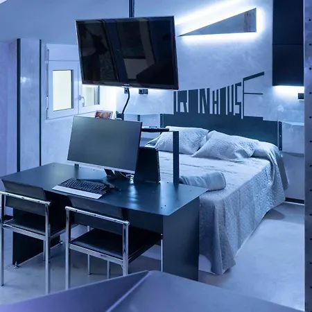 Iron House - Penthouse With Bathtub In Golden Mile & Bridge